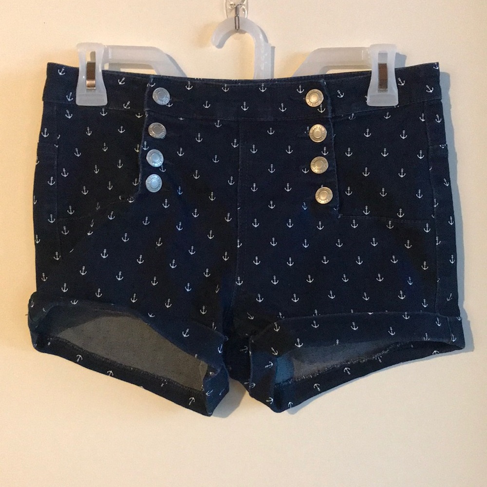 Women’s anchor shorts